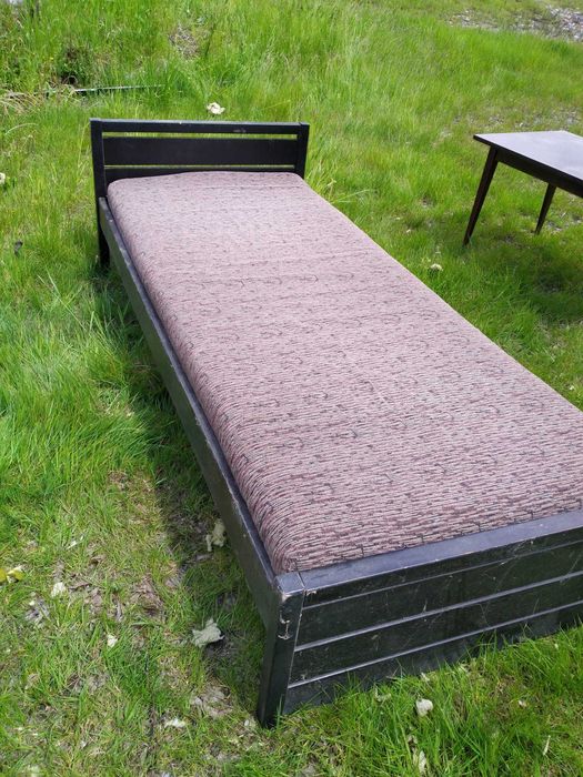 Sprzedam łóżka z materacami