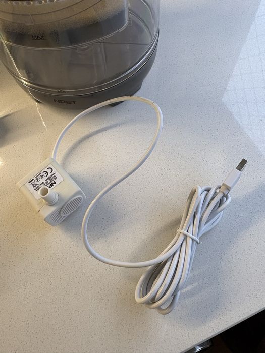 Fonte de água para gatos