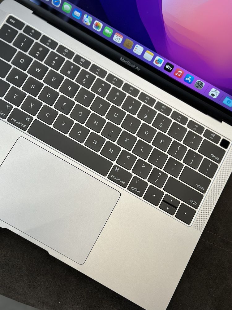 MacBook Air 2018 i5/256Gb/16Gb 14c