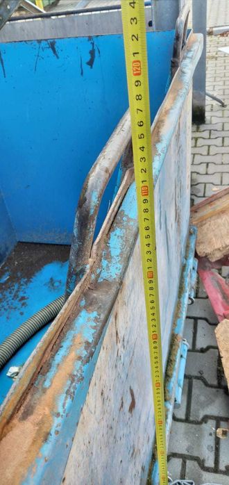 Kontener metalowy z otwieranym dnem i uszami