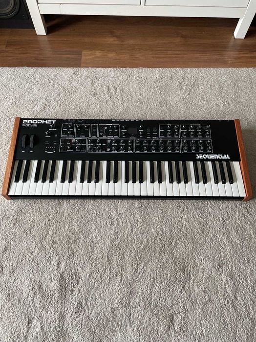 Sequential PROPHET REV2 - jak nowy
