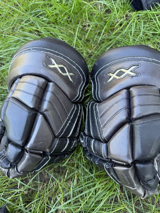 Хокейні щитки, лікті, краги та шолом. Bauer, Easton, CCM, Reebok