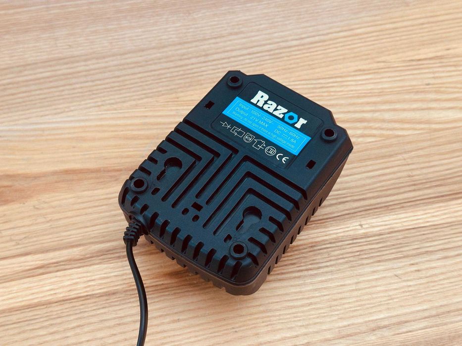 Слайдерна зарядна станція Razor – 21V MAX, 1.8A