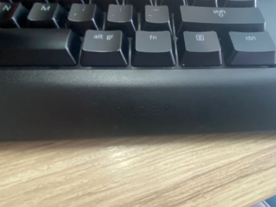Teclado de computador Razer Cynosa V2 usado em bom estado.
