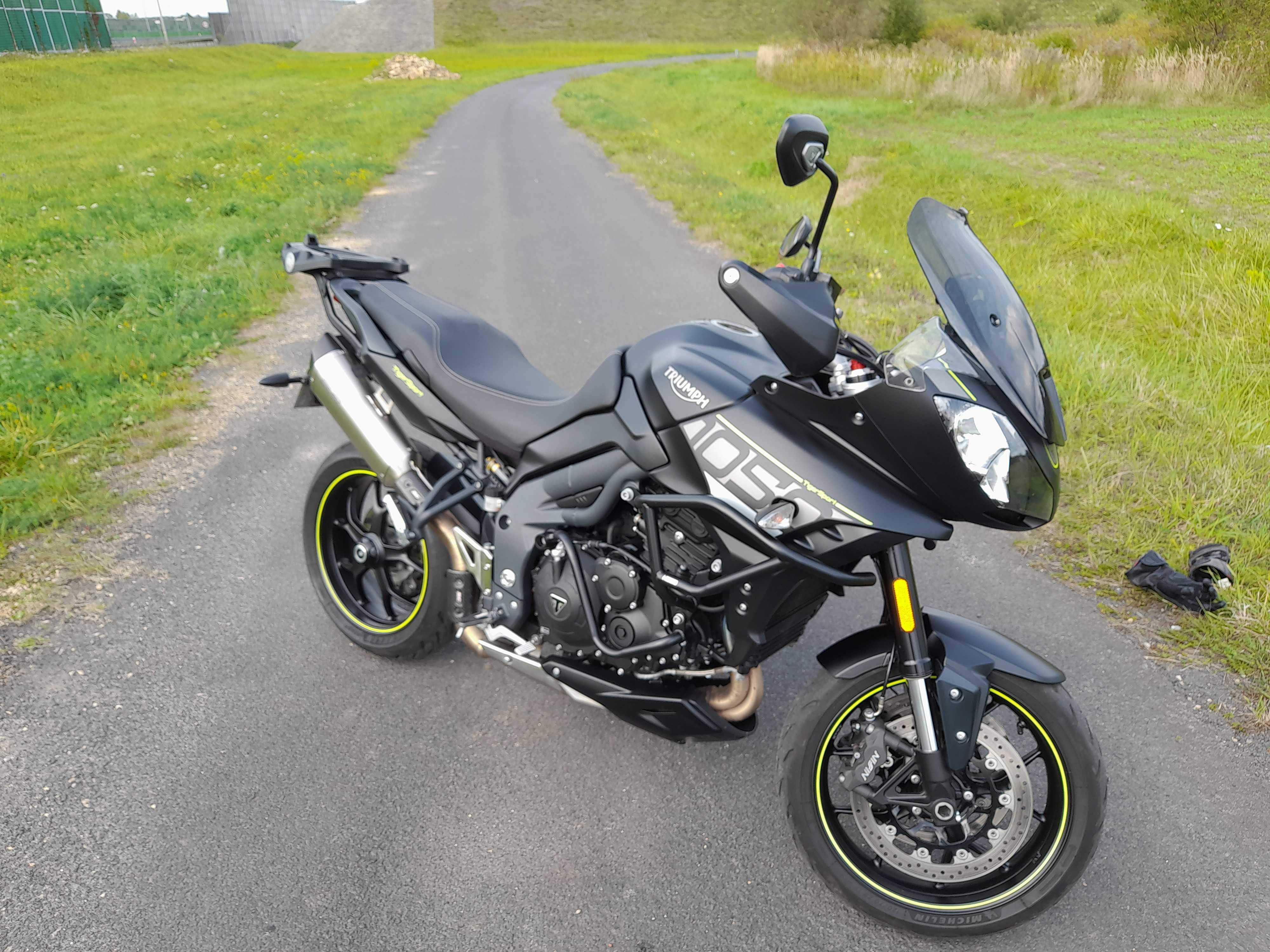 Triumph tiger sport 1050 salon pl