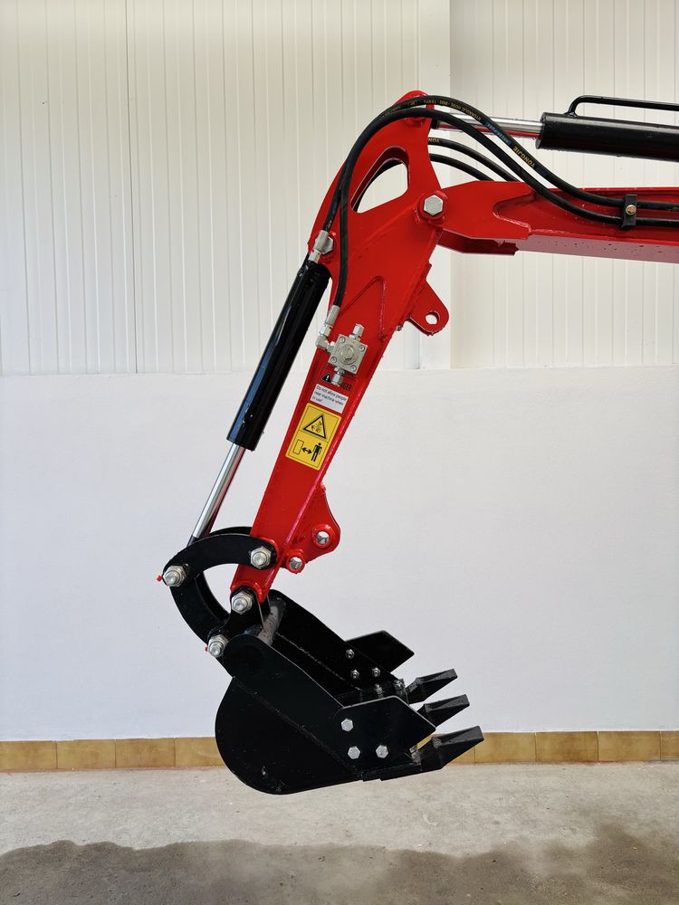 Mini Giratória 1300kg - Briggs Stratton