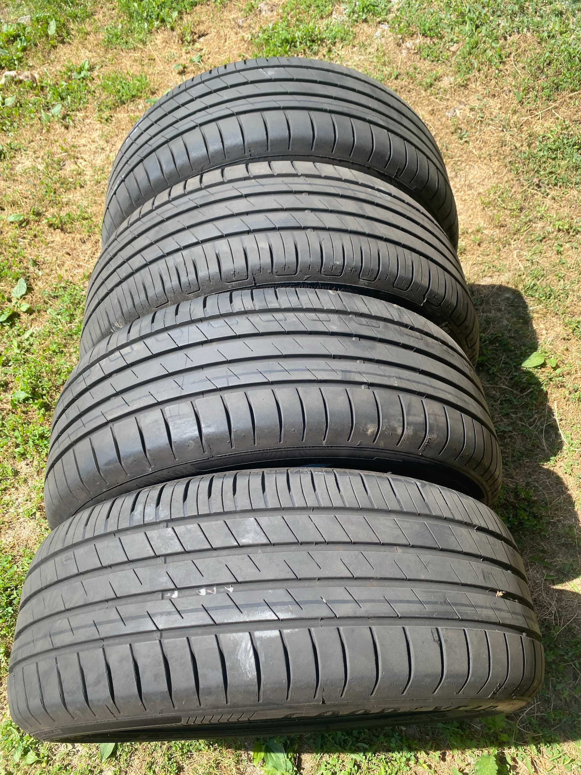 Автошини Goodyear Efficient 215/55R17