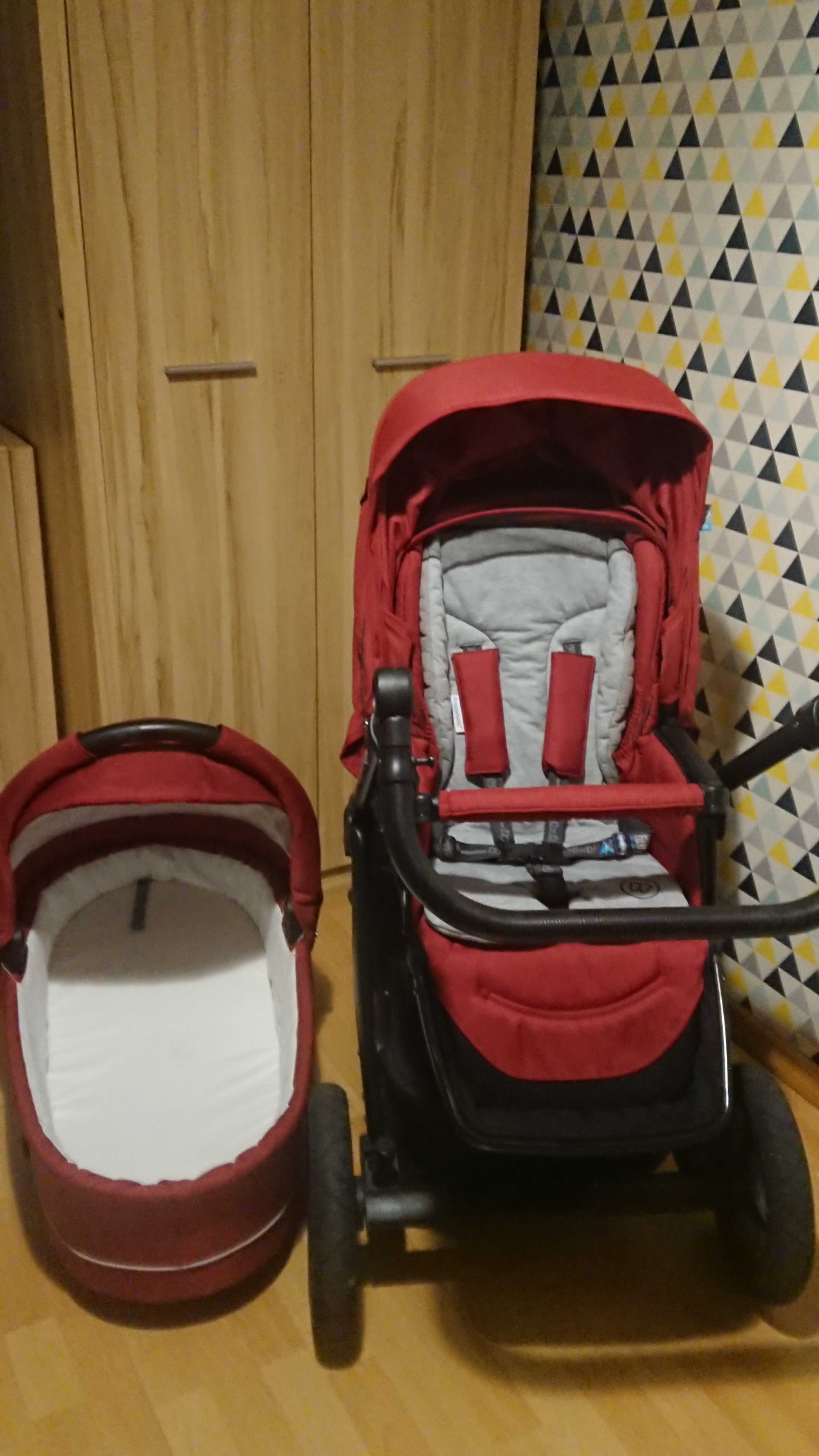 Wózek 2 w 1 firmy Babydesigned - gondola + spacerówka
