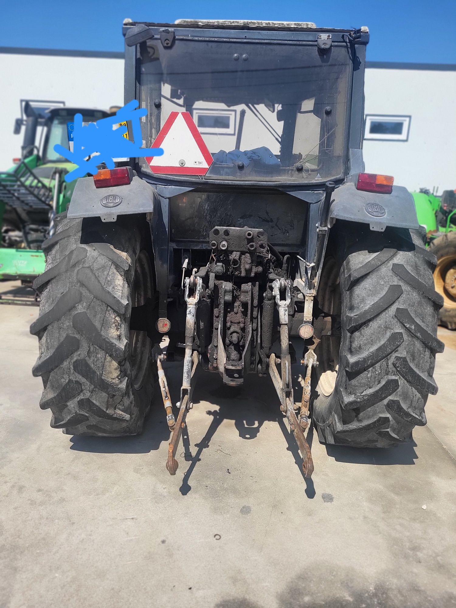 Trator com carregador