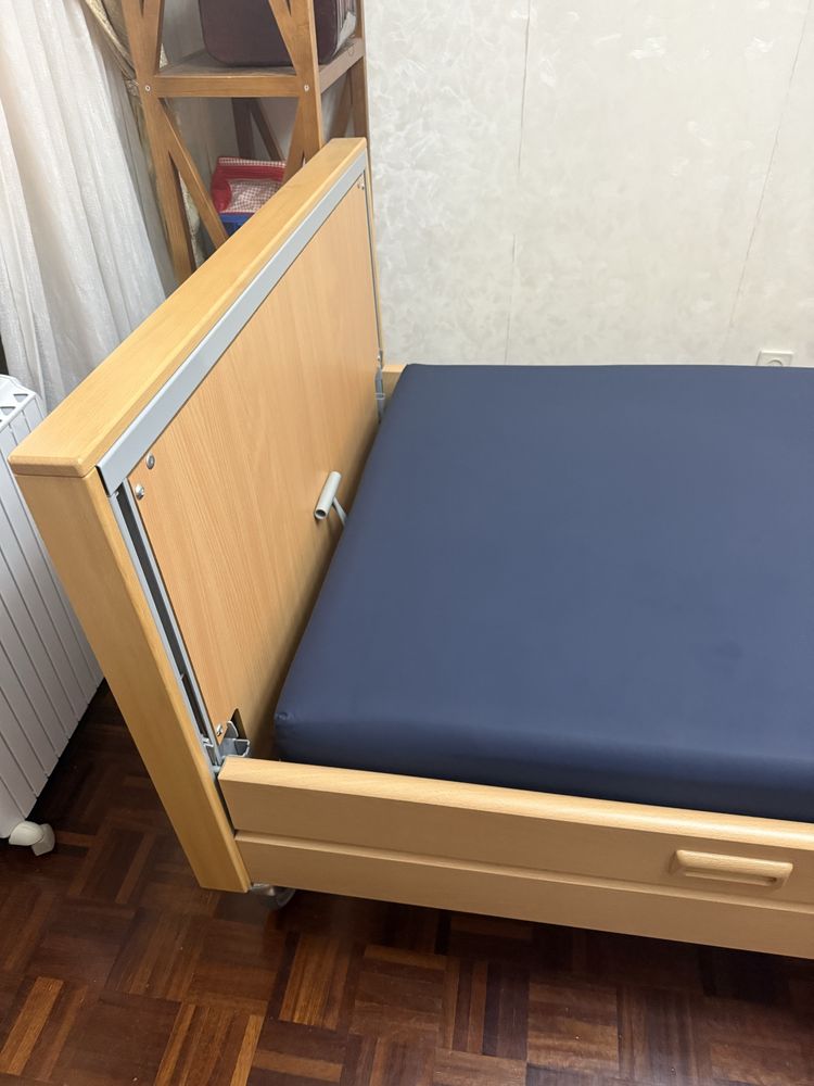 Cama articulada praticamente nova