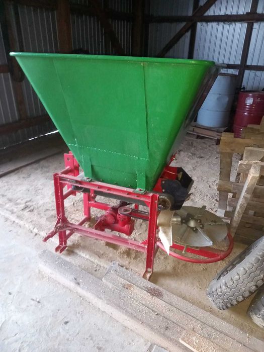 Rozsiewacz Motyl    Odśnieżanie  Pług 3 metry