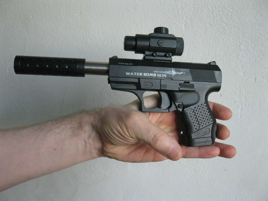 Пистолет игрушечный. Пульки или арбизы