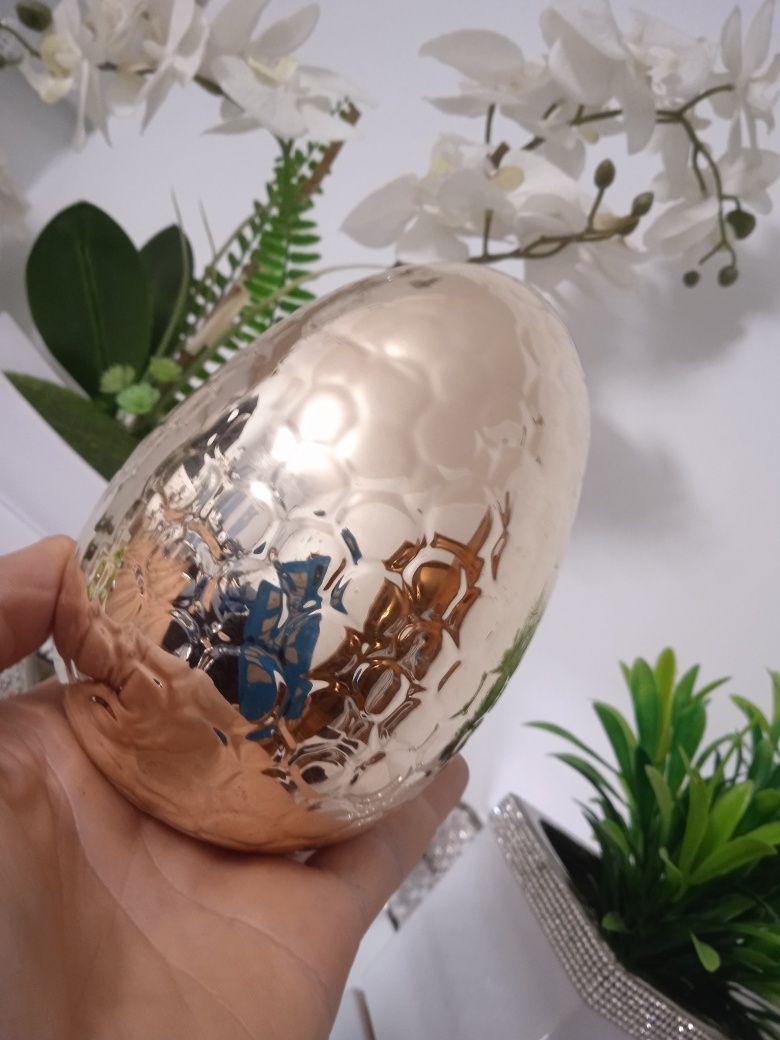 Złote jajo dekoracja Wielkanoc