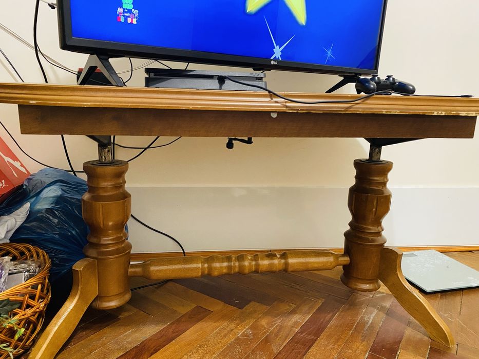 Стіл розкладний  у вітальню