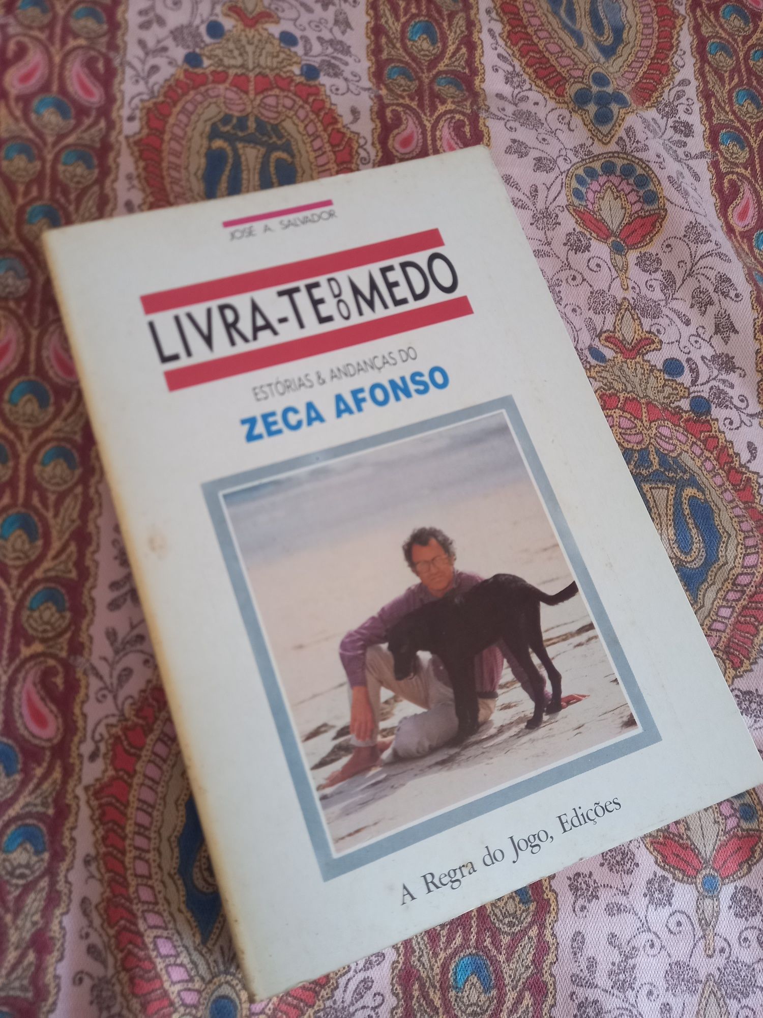 Livra-te do medo : estórias e andanças de Zeca Afonso