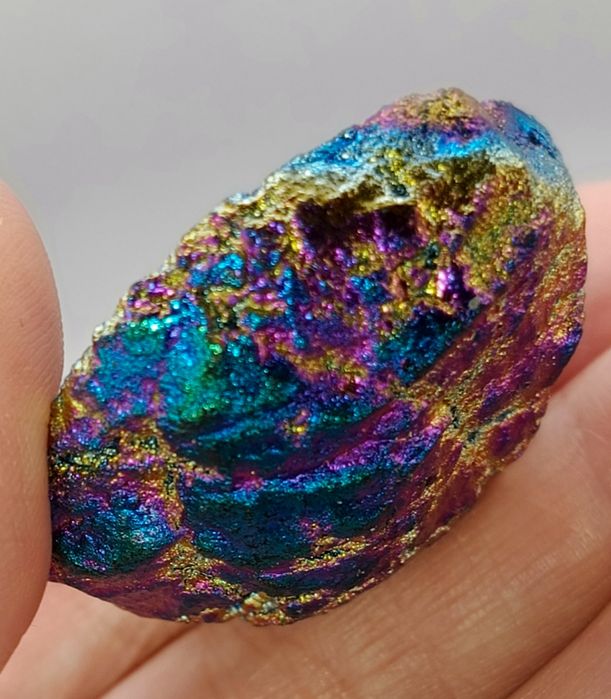 Geoda kwarcowa pokryta aurą tytanową