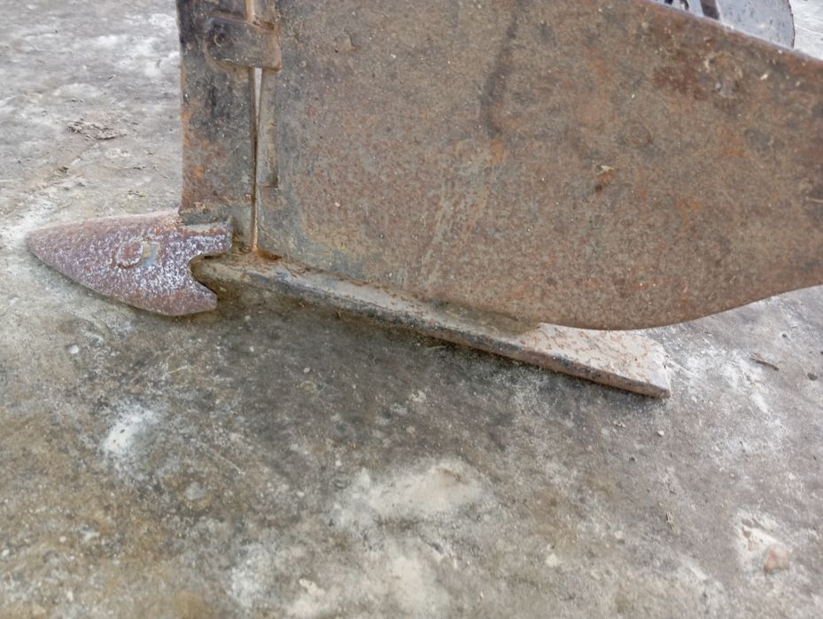 Плуг для коня   .