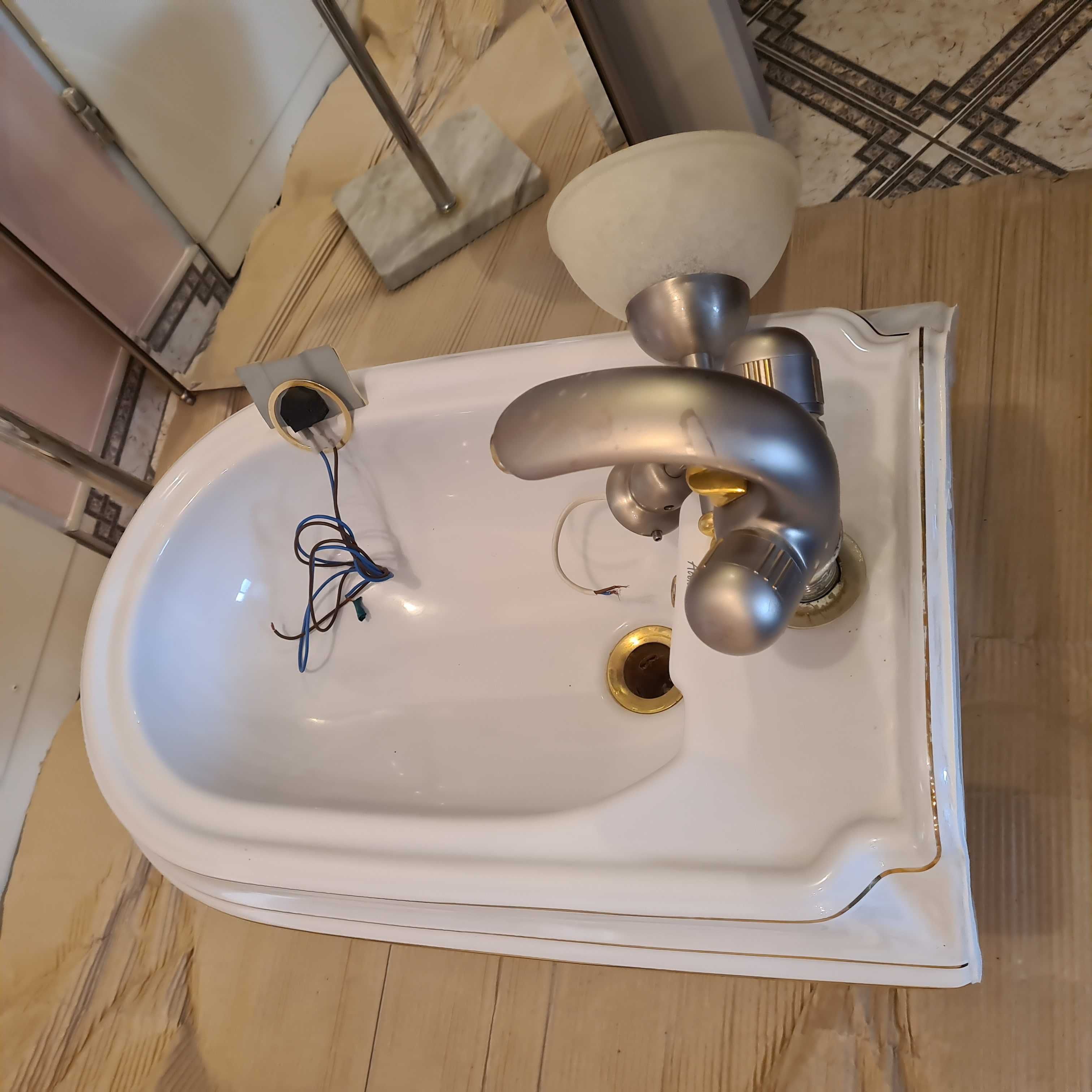 Zestaw vintage bidet " ALTHEA," Lustro, kran i wieszak na ręczniki