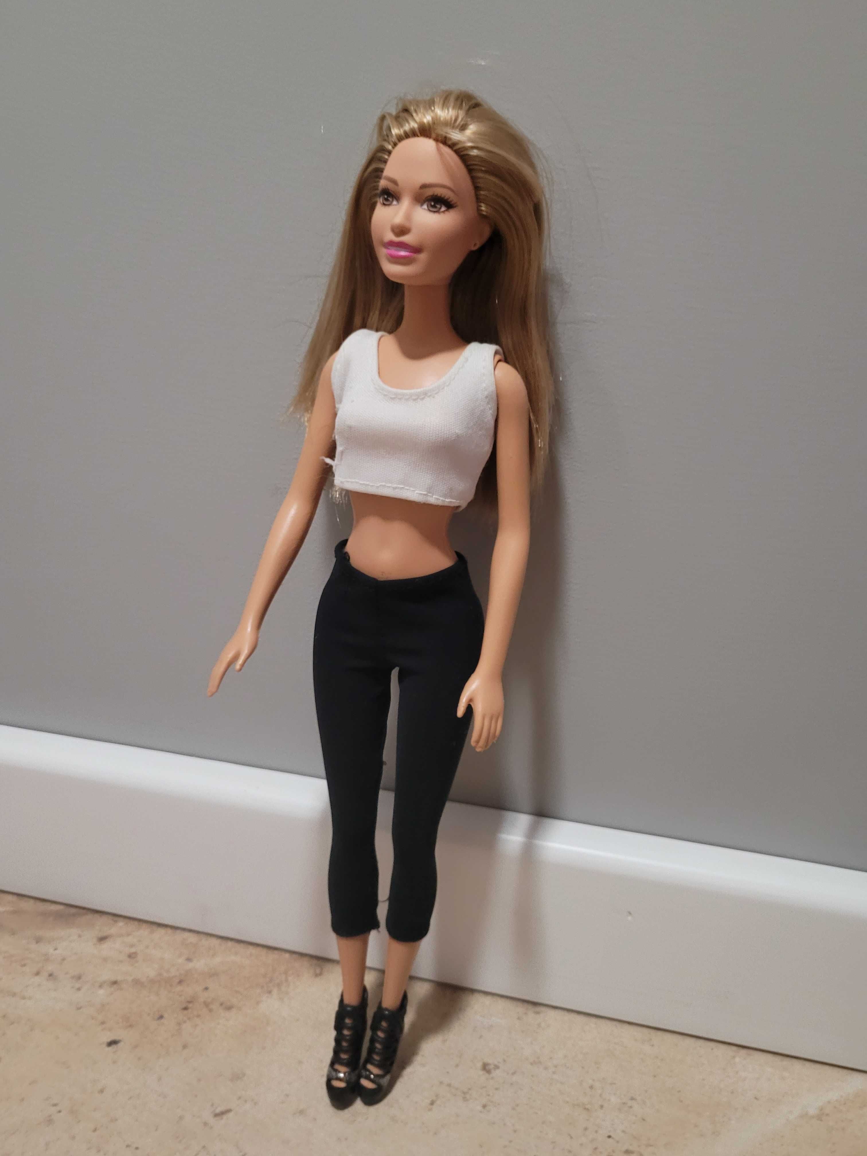 Lalka Barbie - zestaw z ubrankami
