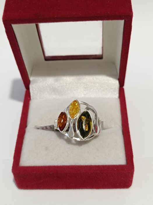 Srebrny pierścionek z kolorowymi bursztynami roz.19, srebro próby 925