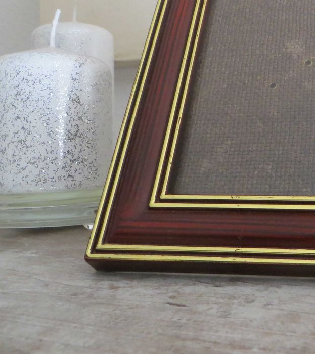 Moldura Madeira Exótica de Jalobá orlada a ouro velho e vidro 13X18 cm