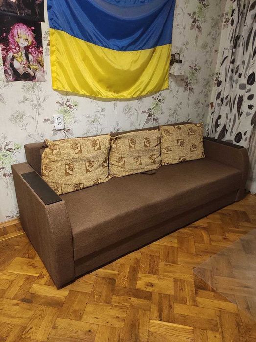 Диван б/в невеликий