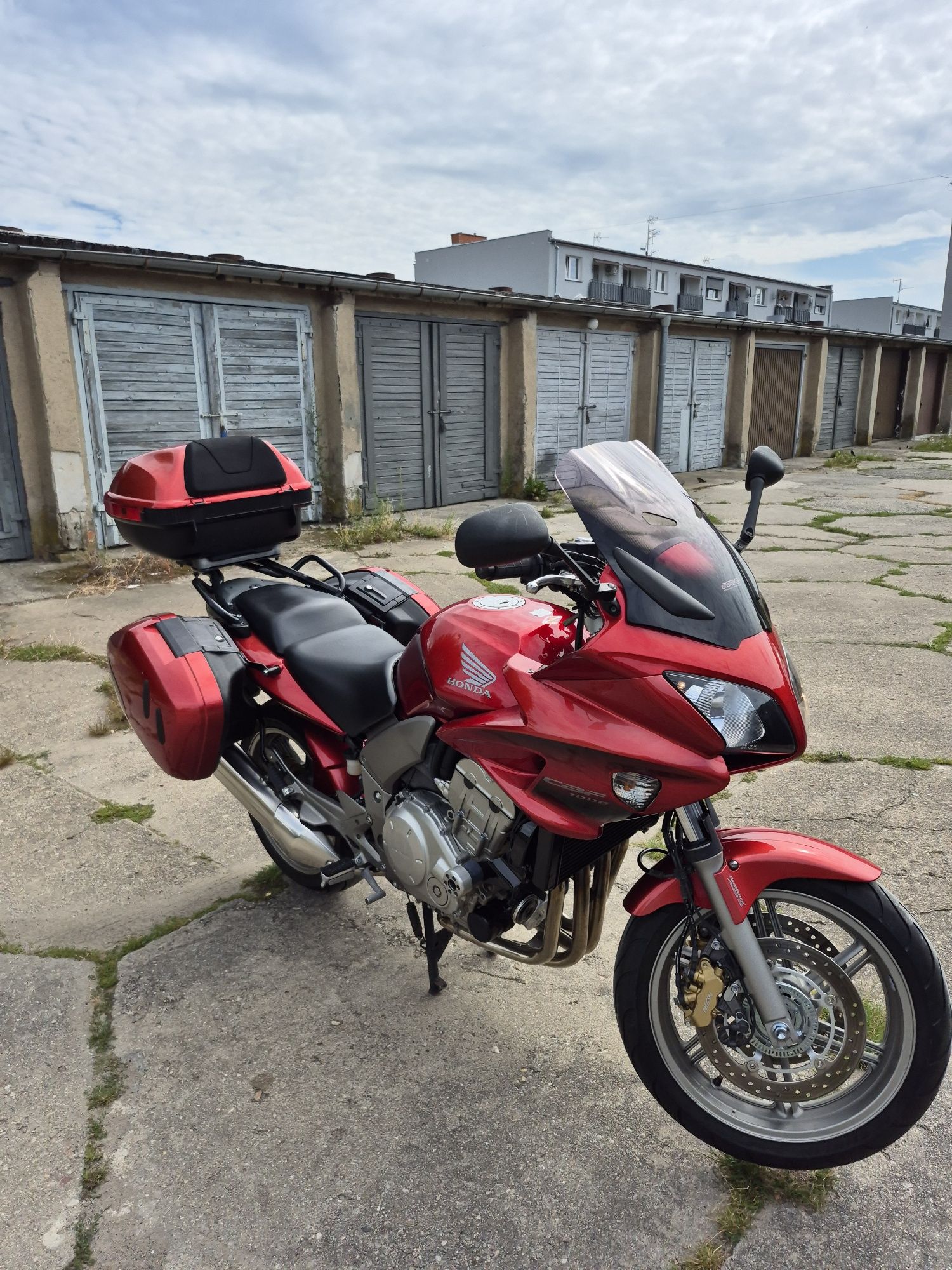 Sprzedam HONDA CBF 1000 PRZEBIEG TYLKO 13.300KM ROK 2009