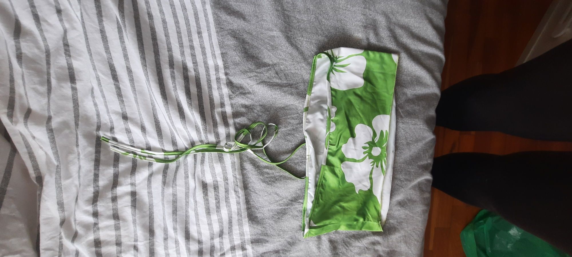 top "havaiano" verde e branco