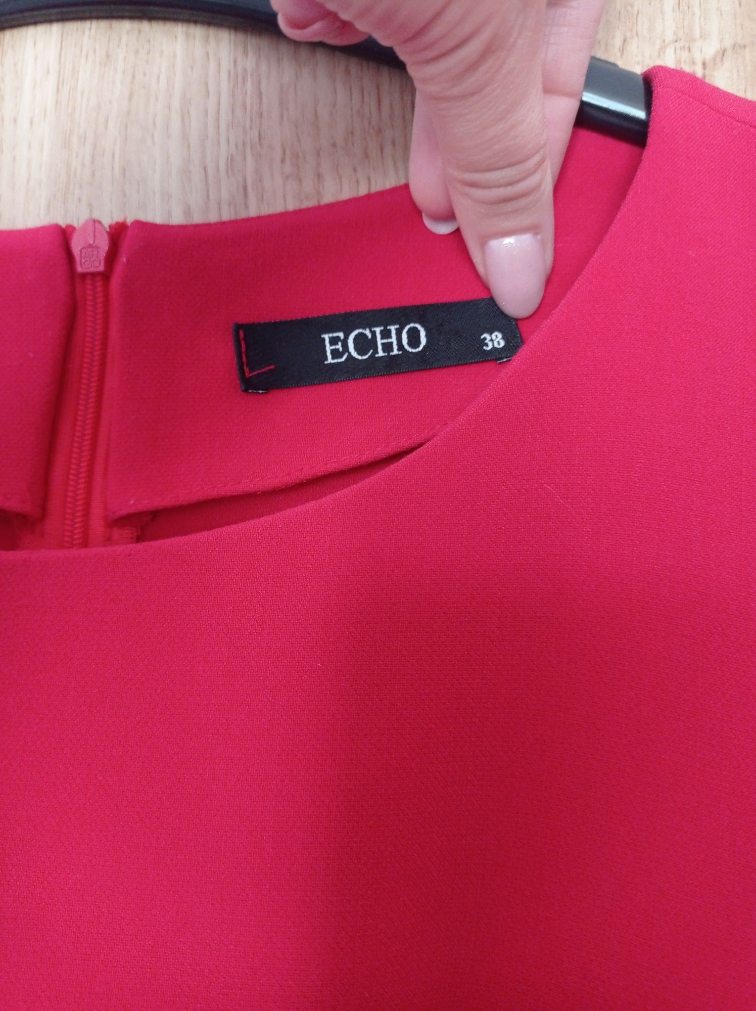 Sukienka polskiej marki Echo 38/m czerwona