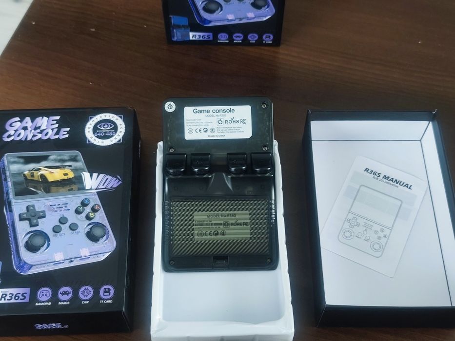 Przenosna mobilna  mini konsola do gier retro Game Console