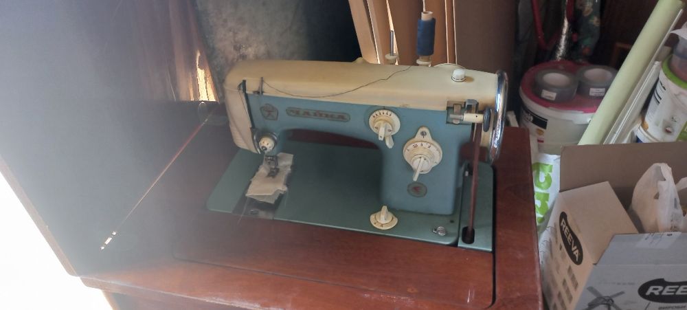Продам швейную машинку