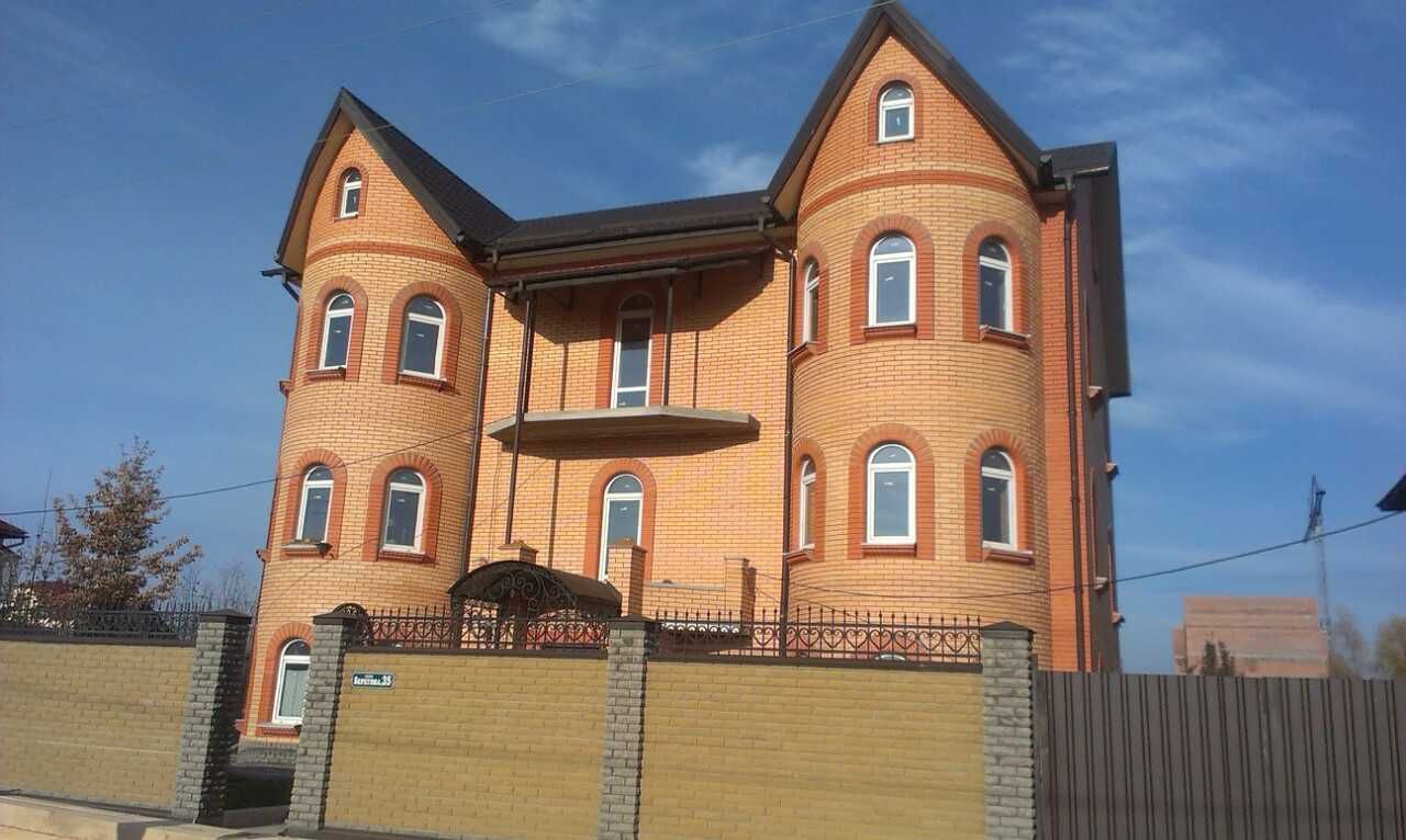 ПРОДАЖ 4-поверхового будинку, 462,5 кв.м., с. Гатне, Берегова,35