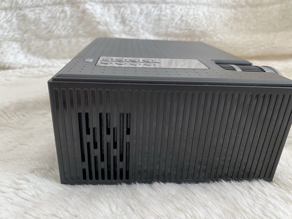 BlitzWolf video projector