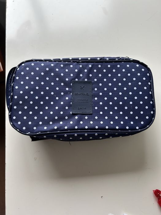 Necessaire + saco de sapatos.