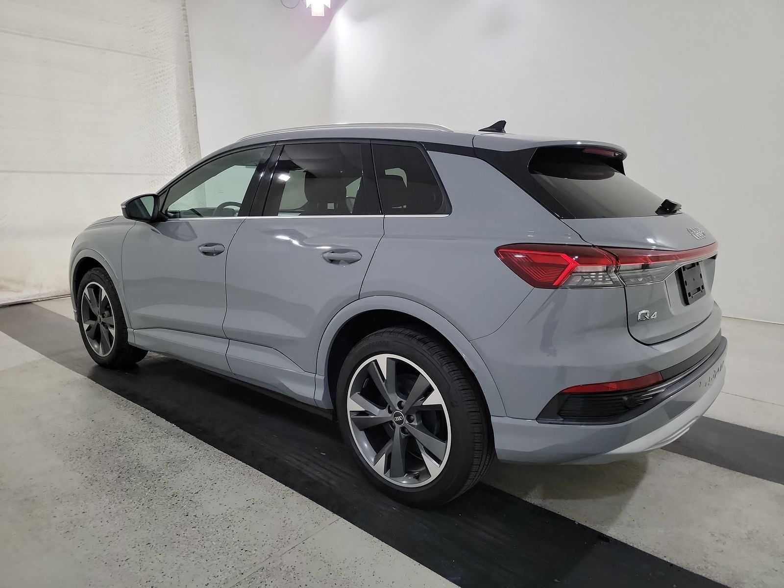 Продам Audi Q4 e-tron Premium Plus 2022 року