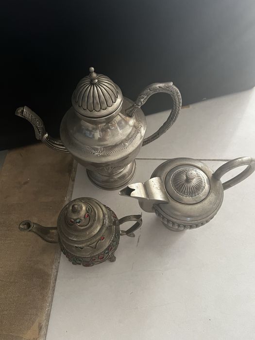 Bules antigos de cha/cafe