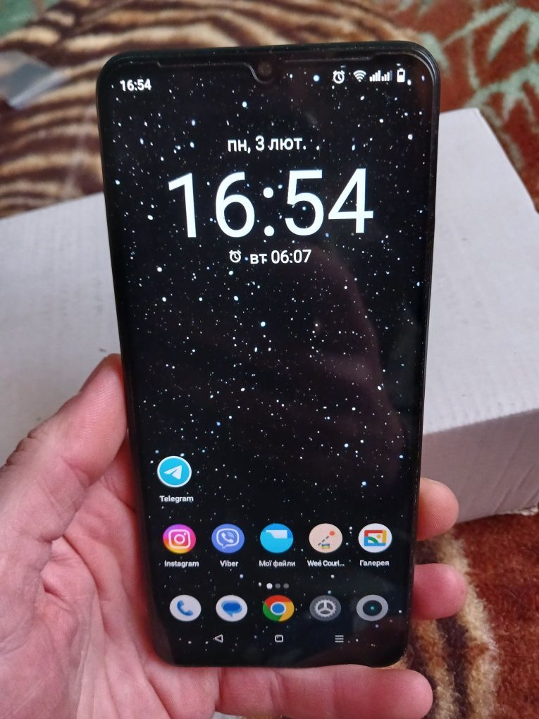 Продам телефон Realme c53 6/128