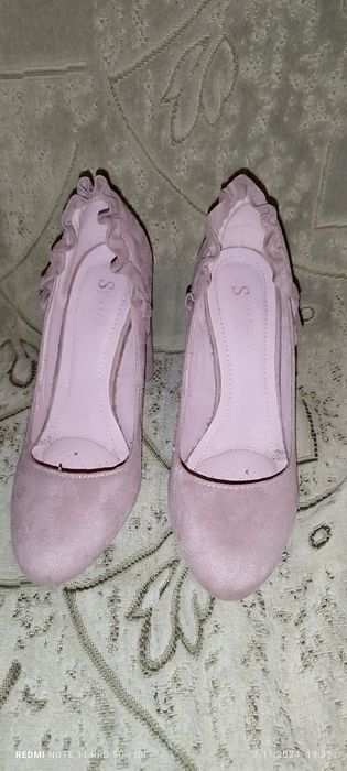 Sprzedam buty na obcasie słupki
