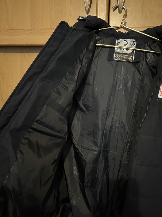 Чоловіча  чорна  куртка