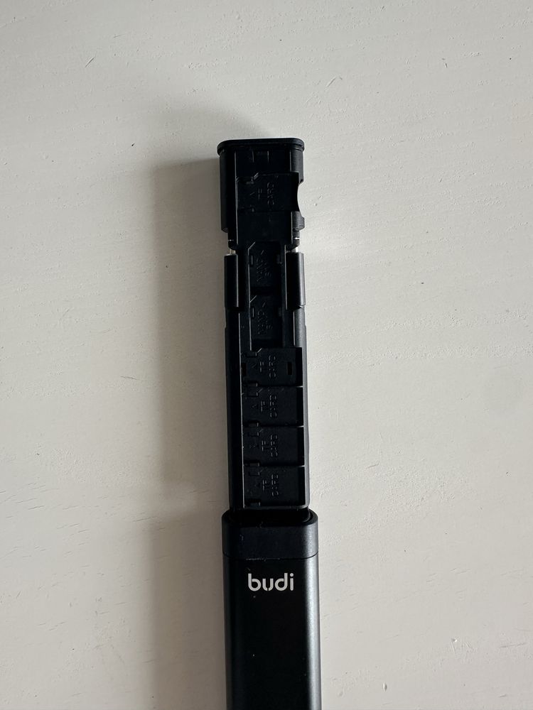 Budi czytnik kart + adaptery (USB-C / micro USB / lightning)