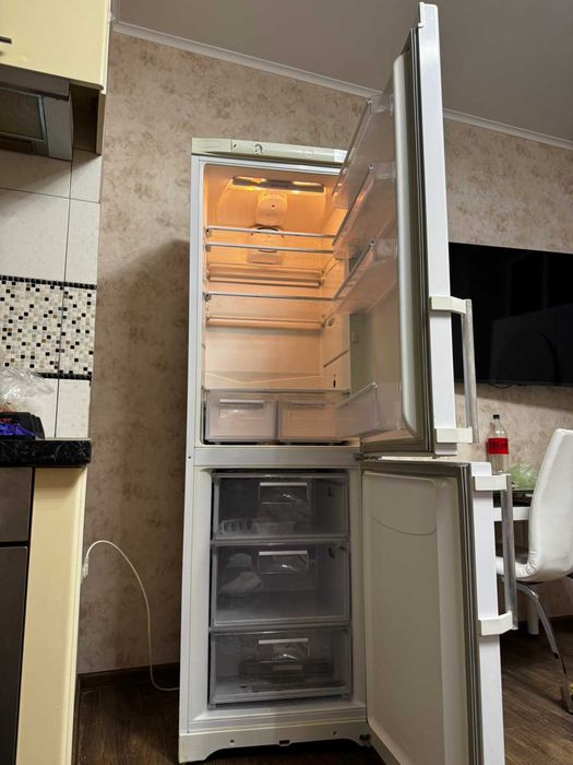 Холодильник 2 камерний