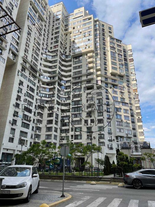 Продам 3к. кв. ЖК "Панорама на Печерську," вул. Коновальця 44а.