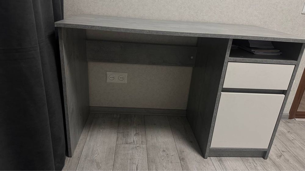 Продам стіл вживаний гарний стан