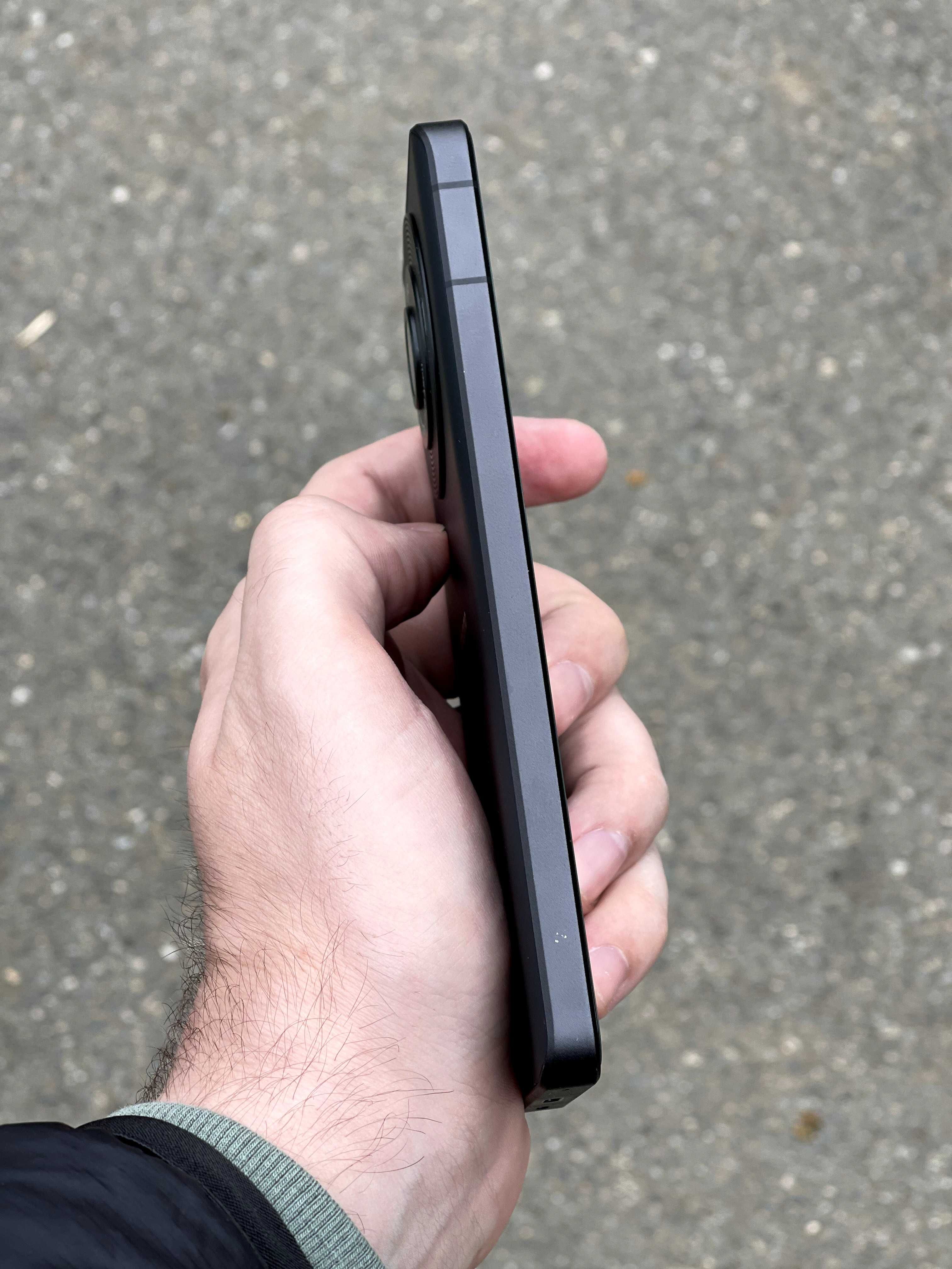 Sharp Aquos R8 pro 12/256gb без выгораний