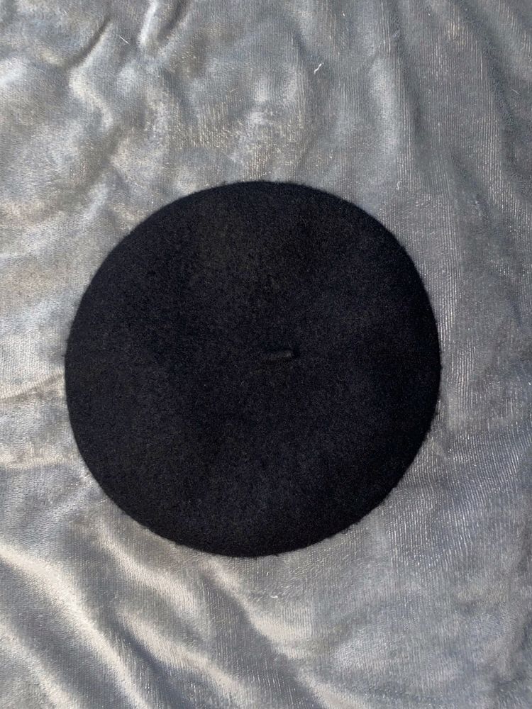 Czarny klasyczny beret