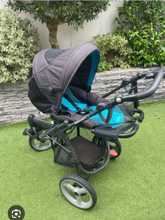 Carrinho de bebê Confort, incluindo o ovo para bebê. 
Apresenta-se em
