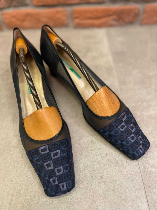 Damskie granatowe, koronkowe pantofle - duży rozmiar 43