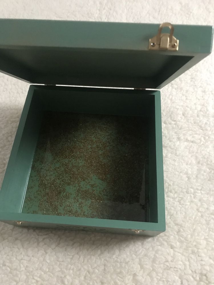 Duża zielono-złota szkatułka, ozdobne drewniane pudełko