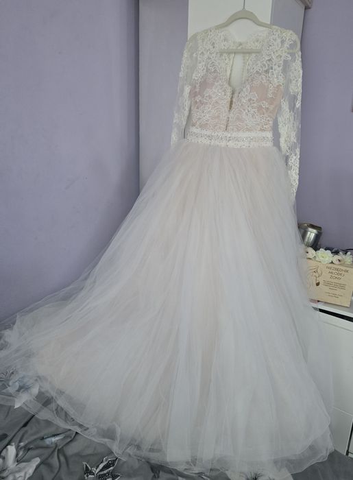 Biała Suknia ślubna z łososiowym gorsetem r.46