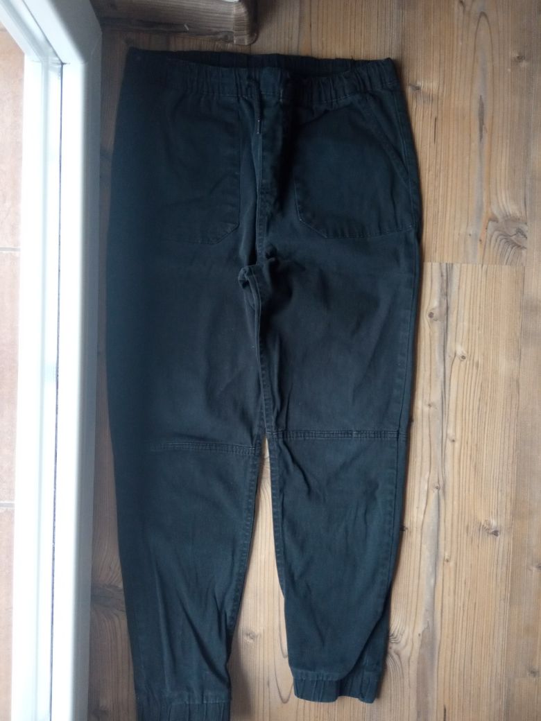 Spodnie czarne materiałowe r 158